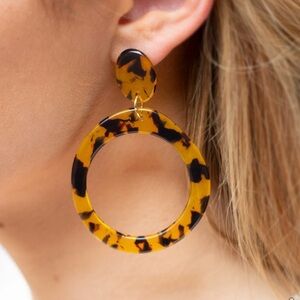 Acrylic Earrings. NWT